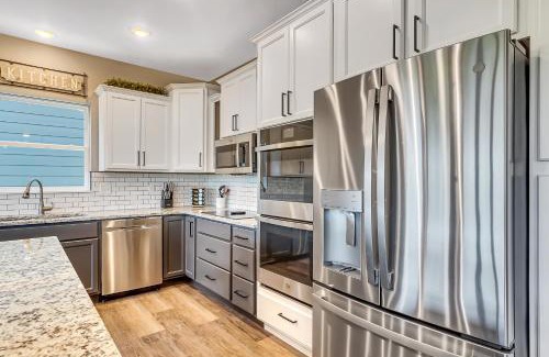 Hollister Cabin | Hook Wine and Sinker- Sleeps 21 lodge