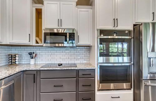 Hollister Cabin | Hook Wine and Sinker- Sleeps 21 lodge