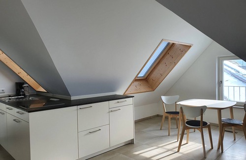 Moos Apartment | höriHaus 1804 - Apartment "Seeblick": Quiet, less than 200m from the lake, restaurants, Edeka