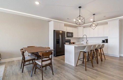 Osage Beach Condo | Horizon Hideaway - 2 Lakeside Pools & Firepits!
