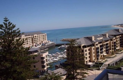 Glenelg Apartment | Horizon View at Glenelg Beach