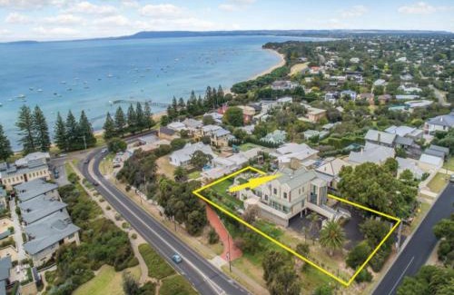 Sorrento House | Horizon View Retreat by Ready Set Stay - Beach Views