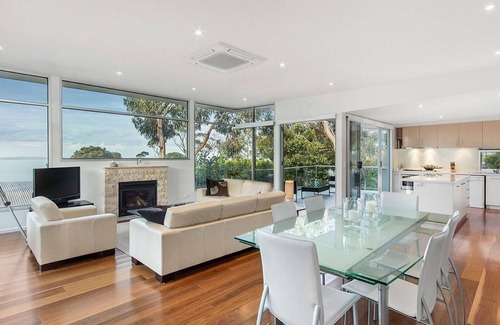 Lorne House | Horizons - Luxurious, with Bonus WIFI & Netflix