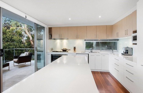 Lorne House | Horizons - Luxurious, with Bonus WIFI & Netflix