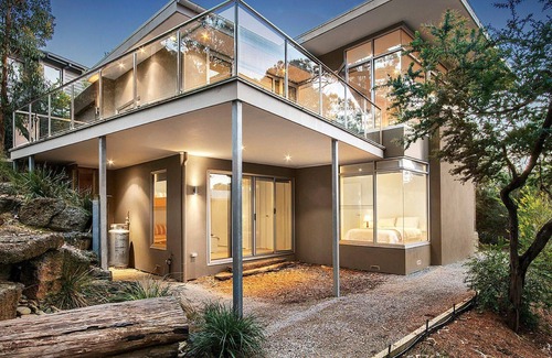 Lorne House | Horizons - Luxurious, with Bonus WIFI & Netflix