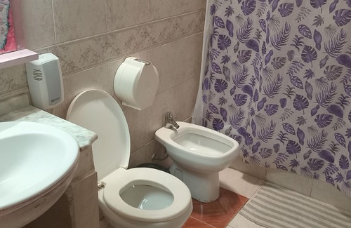 Flores Hotel | Hospedaje La Rana