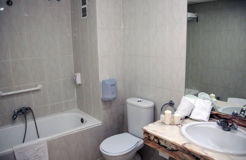 Torre de la Reina Hotel | Hospedium Hotel Blu Torre de Sevilla