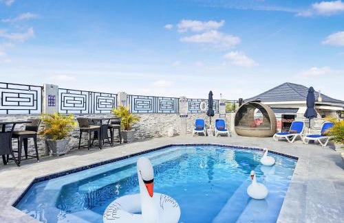 St.Bran's Burg Hotel | Hospitality Expert BTS 8 - Pool Beach & Bar