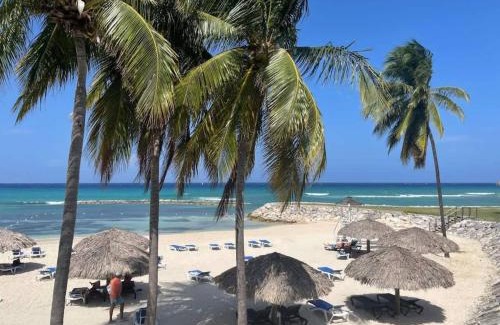 Montego Bay Apartment | Hospitality Expert HALF HILL 1BR Pool Beach