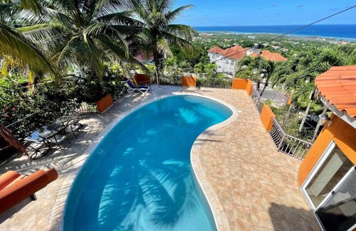 IronShore Estates Apartment | Hospitality Expert Stonehenge:5BR Villa/Chef/Beach
