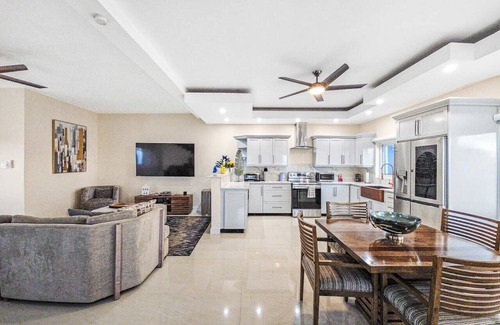 St.Bran's Burg Apartment | Hospitality Expert BTS 10BR: Pool, Beach, Chef