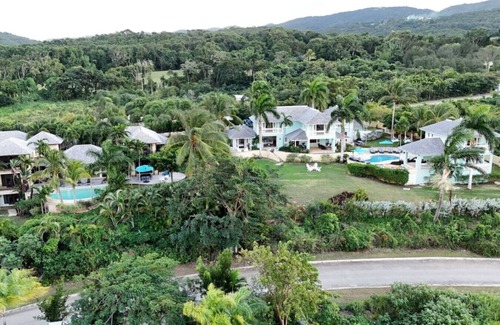 Montego Bay Apartment | Hospitality Expert Ultra: 11BR, Pool, Beach, Chef