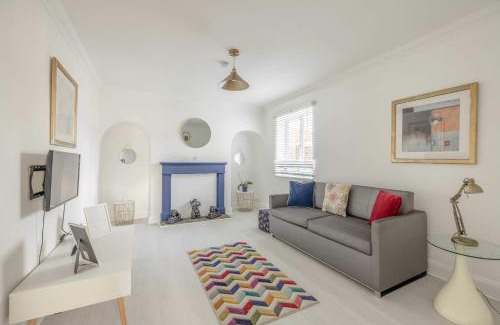 Fifield House | Host & Stay - Meadow Way