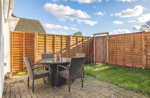 Fifield House | Host & Stay - Meadow Way