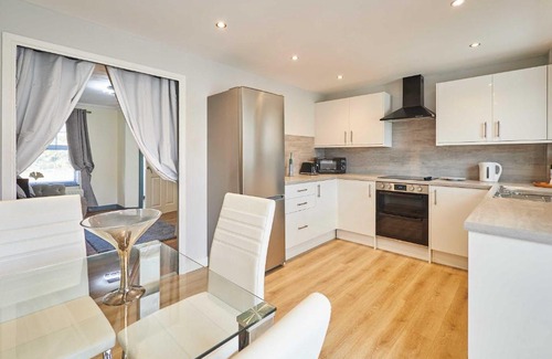 Kettering House | Host & Stay - Venture Park Villas