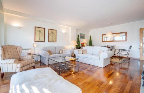 Guimaraes Apartment | Host Wise - Homely Large Flat - Balcony