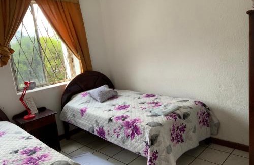 La Mariscal House | Hostal Almagro