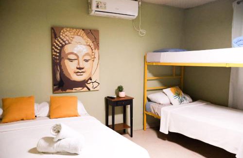 Santiago House | Hostal & Café Travelers