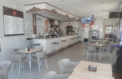 Almendral House | Hostal Cafetería Restaurante Astigi