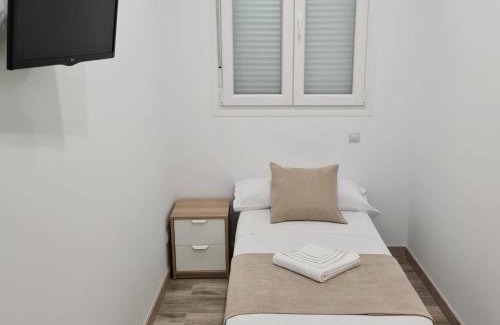 Torrejon de Ardoz House | Hostal Las Fronteras