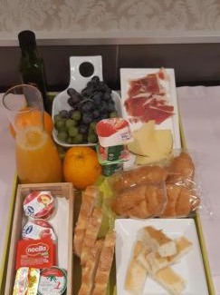 Verin House | Hostal-Restaurante LUGANO