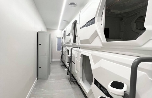 Moscardo Hotel | Hostel Space Capsule