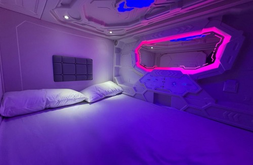 Moscardo Hotel | Hostel Space Capsule
