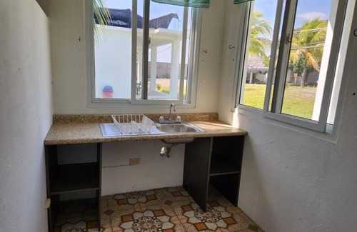 El Hawaii House | Hostel With Pool And Free Parking Near The Sea