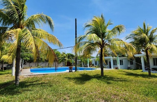 El Hawaii House | Hostel With Pool And Free Parking Near The Sea