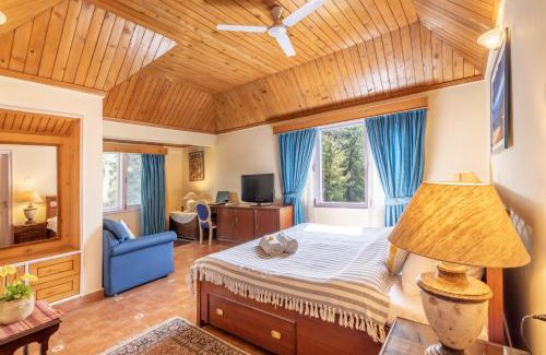 Naldehra Villa | Hostie Romarica-Cottage with Lawn & Patio, Mashobra, Shimla