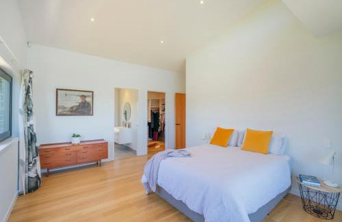 Rings Beach House | Hosts on the Coast Ātaahua.