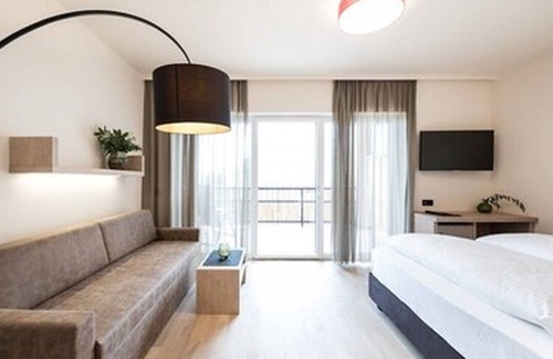 Caldaro Sulla Strada del Vino Hotel | Hotel Torgglhof Kaltern