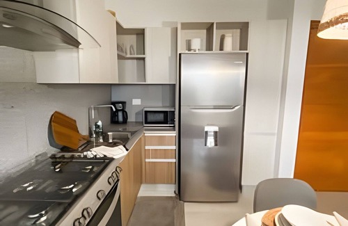 Dominicus House | Hot Tub/10 Min walk to the Beach/Pool