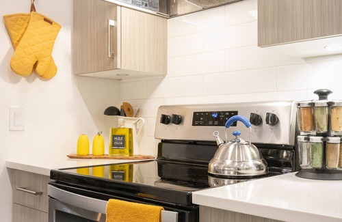 Revelstoke Condo | Hot Tub, 3 min to Resort, Fully Stocked Kitchen Complimentary Local Coffee