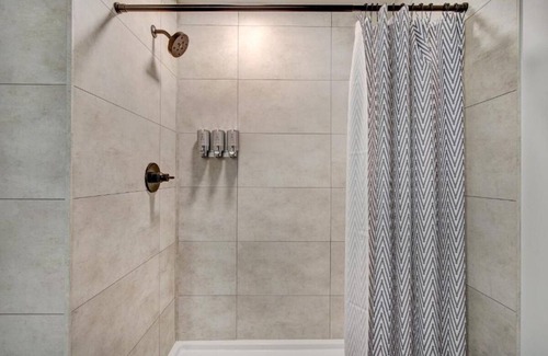 Beaver Valley Hotel | Hot Tub & Adventure Awaits | Dine, Hike & Recharge in the Rockies