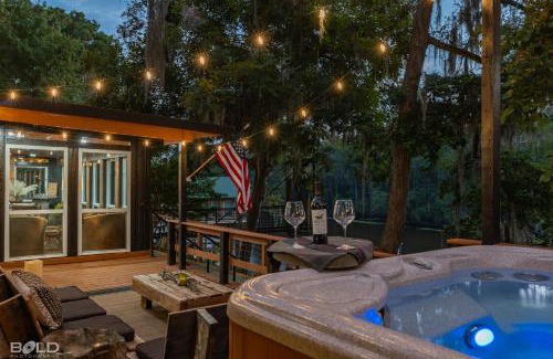 Jefferson House | Hot Tub At Whiskey Barrel, Waterfront, Pickleball