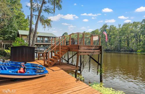 Jefferson House | Hot Tub At Whiskey Barrel, Waterfront, Pickleball
