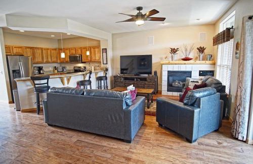Silverthorne House | Hot Tub, Blue River in Backyard, Close to 5 Ski Resorts, On Free Bus Route, New Listing