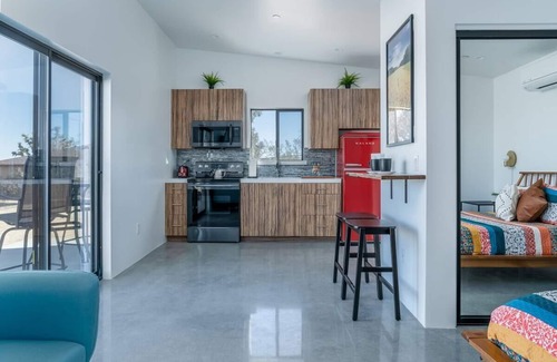 Joshua Tree House | ❤Hot Tub + Close to Downtown JT ❤ Fully Fenced + Firepit Mini❤