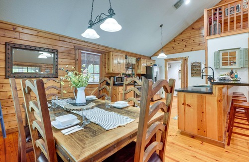 Cape Royale House | Hot Tub: Luxe Lake Livingston Cabin in Cape Royale