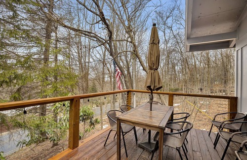 Charter Hills Cabin | ~HOT TUB~Pet Friendly-AC-Renovated Cabin~Fireplace