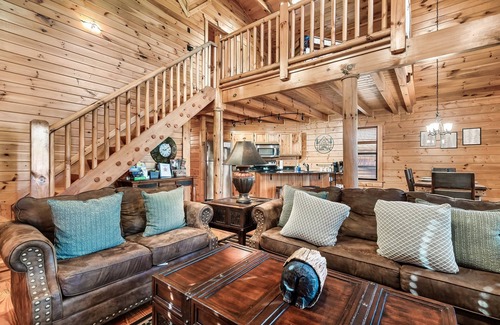 White Oak Lodge House | Hot Tub - Pool Table- Arcade Machine - Easy flat roads