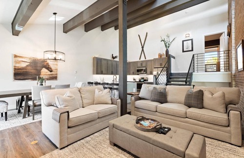 Steamboat Springs House | Hot Tub & Pool Bliss! Walk to the Mountain from This Relaxing Getaway with Scenic Views – Book Now!