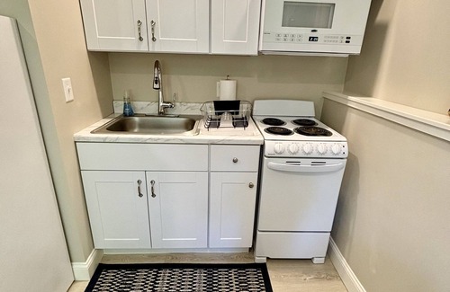 Southern Coast House | Hot tub! Studio in New House - Location, Location!