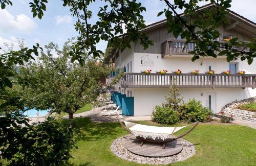 Neukirchen Beim Heiligen Blut Hotel | Hotel-Gasthof Zur Linde