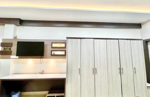Sigra Hotel | HOTEL AKAY GUEST HOUSE ! VARANASI Fully Air Conditioned Room with free wifi, Near Shri Kashi Vishwanath Temple and Ganga Ghat