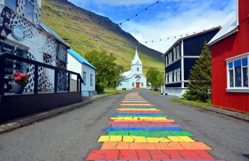 Seydisfjordur Hotel | Hotel Aldan - The Bank