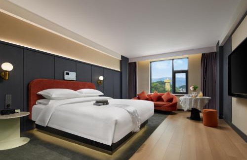 Shangri-La Hotel | Hotel Anaïs Divine Comedy