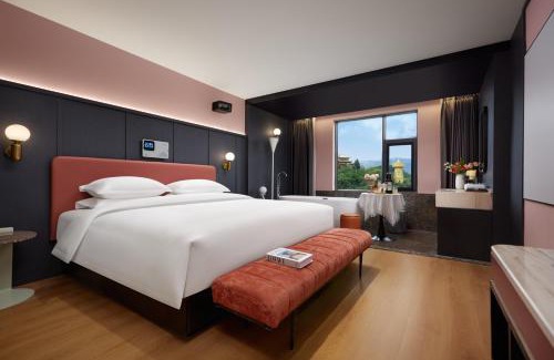 Shangri-La Hotel | Hotel Anaïs Divine Comedy