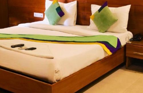 Gurugram Bed & Breakfast | Hotel Aroha stay inn Aroma - Near Me Unitech Cyber Park & Omaxe Celebration Mall - Corpotare, Family Friendly